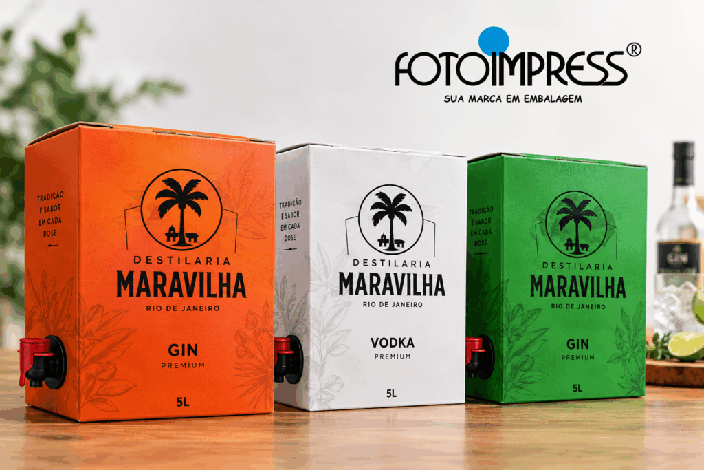 Fabricante de caixas Bag in Box de 5 litros personalizadas. Embalagens com impressão offset, papelão micro-corrugado acoplado e acabamento BOPP. Solicite um orçamento à Fotoimpress.